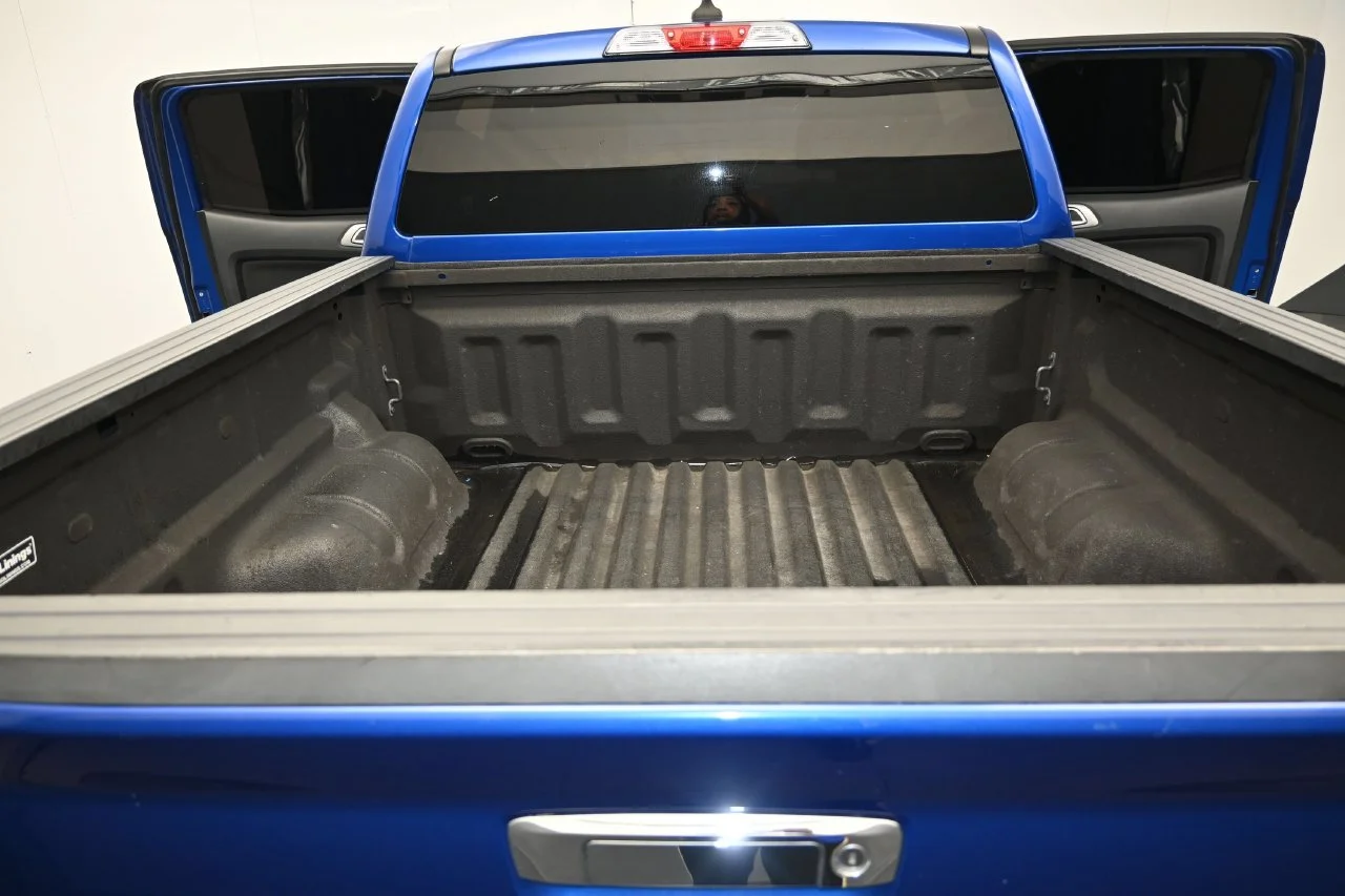 Used 2019 Lightning Blue Metallic Ford XLT image 12