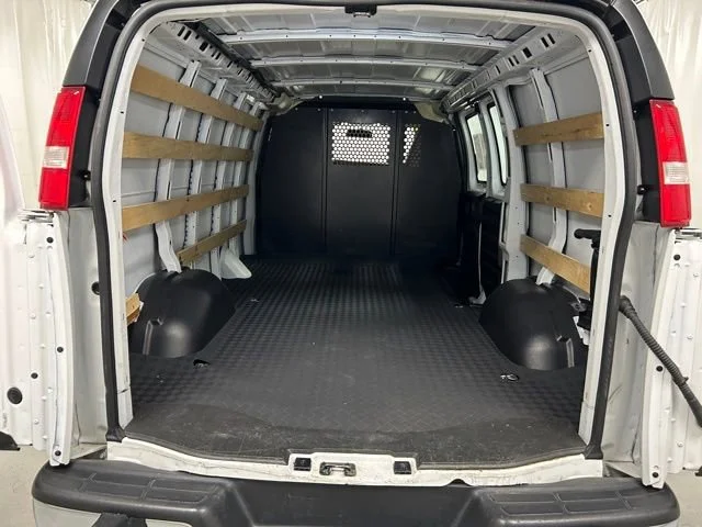 2023 GMC Savana Cargo Work Van - Photo 15