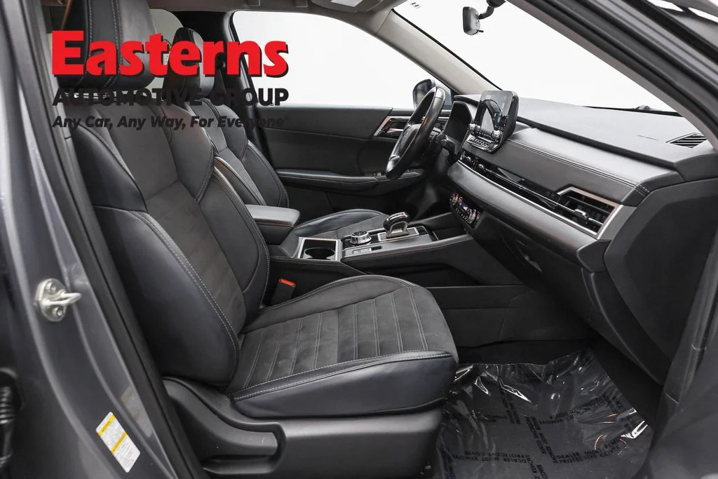 Used 2024 Gray Mitsubishi SE image 23