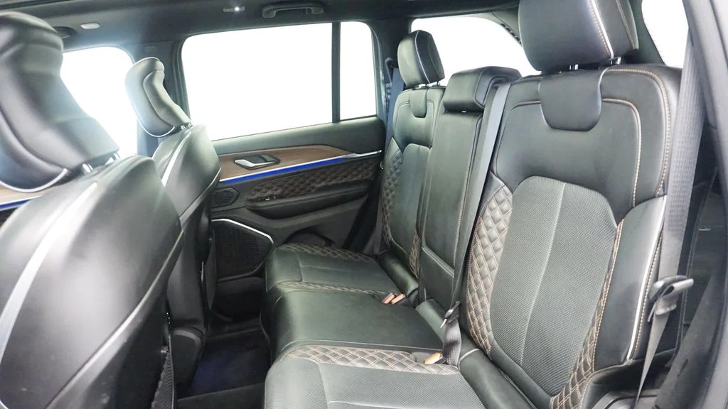 Used 2022 Silver Jeep Summit image 18