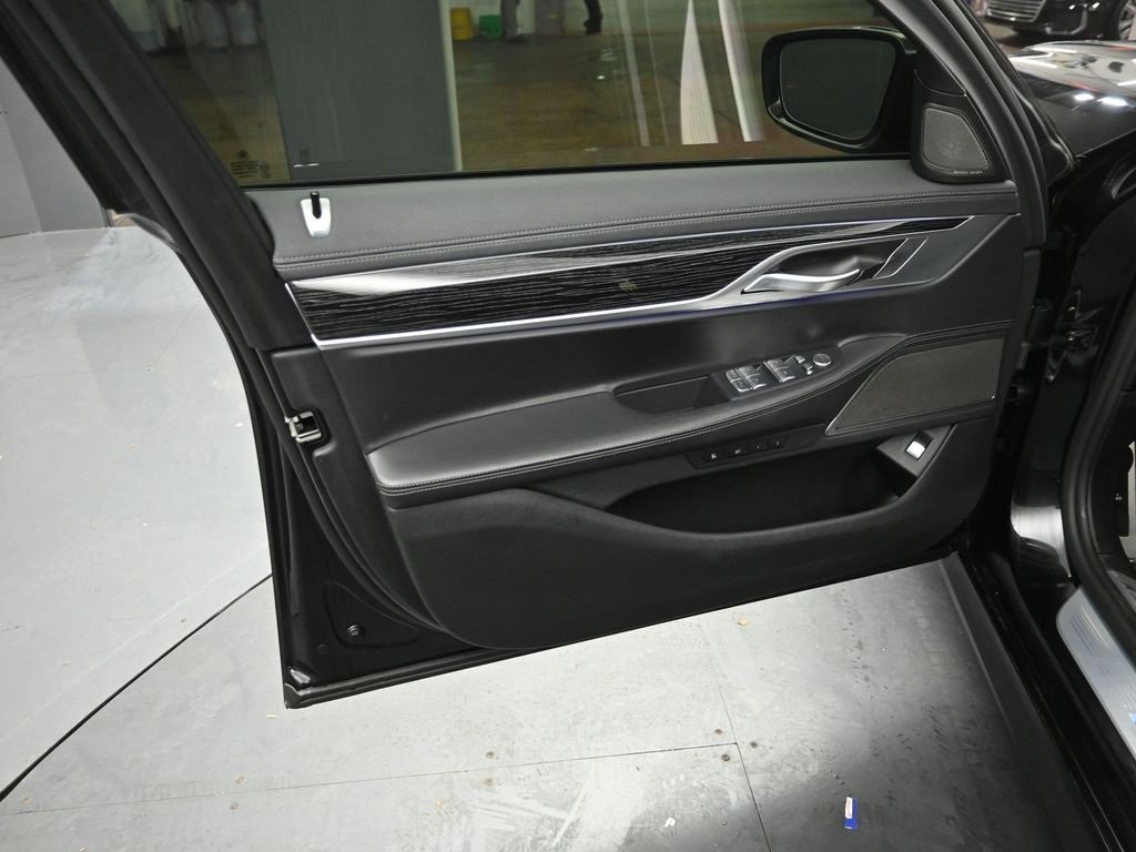 2022 BMW 750LI - Image 20