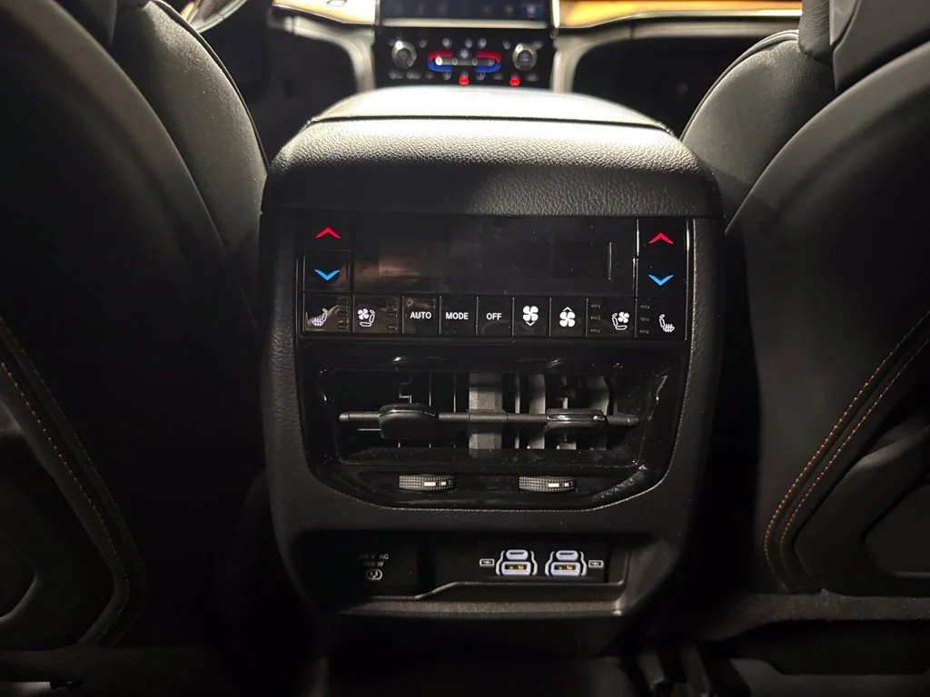 Used 2023 White Jeep Summit Reserve image 21