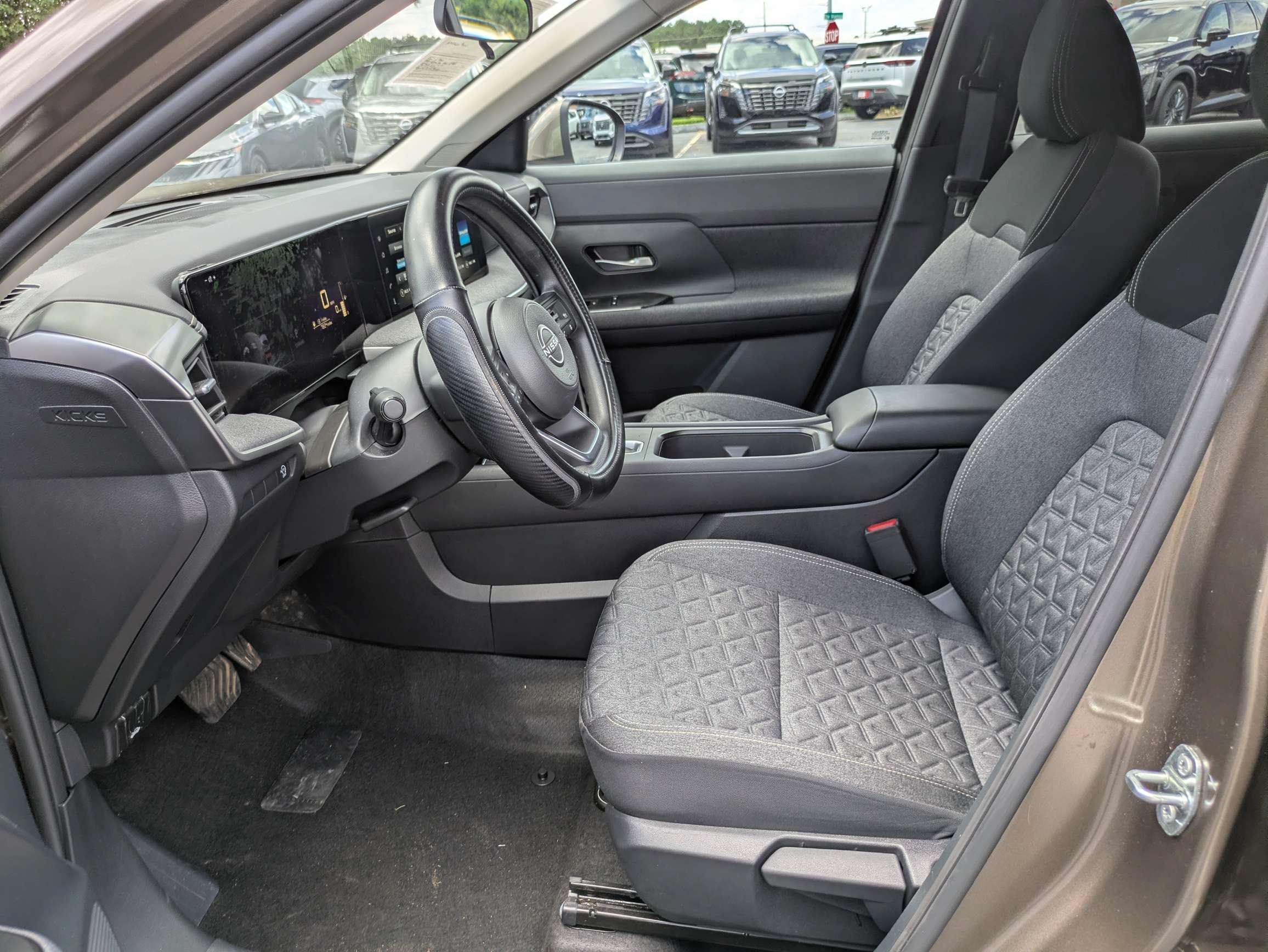 Used 2025 Brown Nissan SV image 16