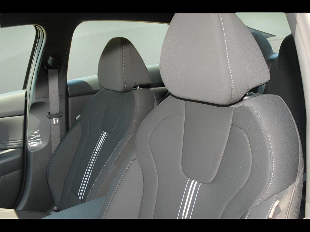 2025 Hyundai Elantra SEL - Photo 13