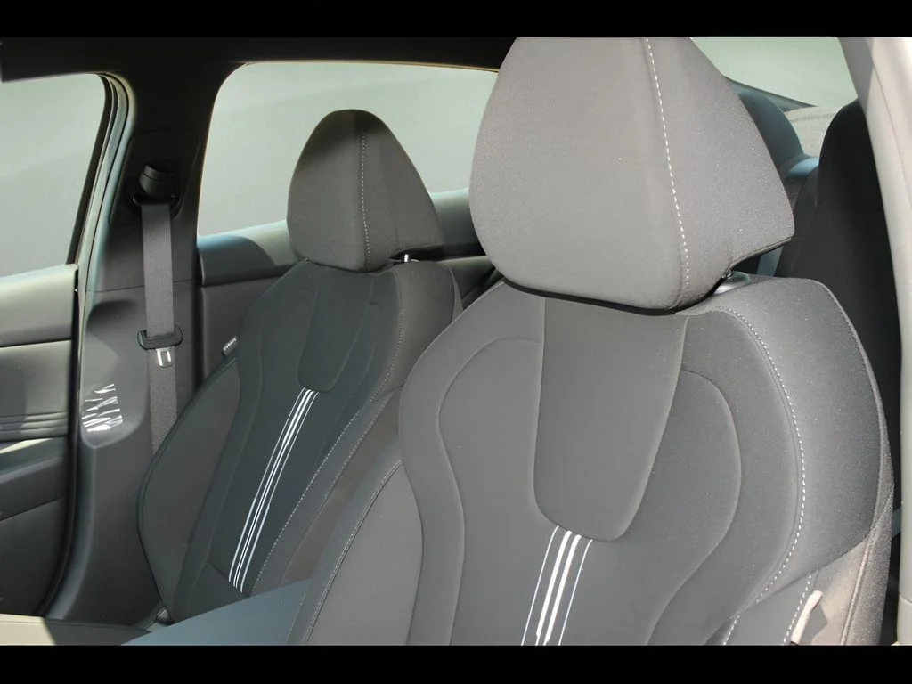 2025 Hyundai Elantra SEL - Photo 13