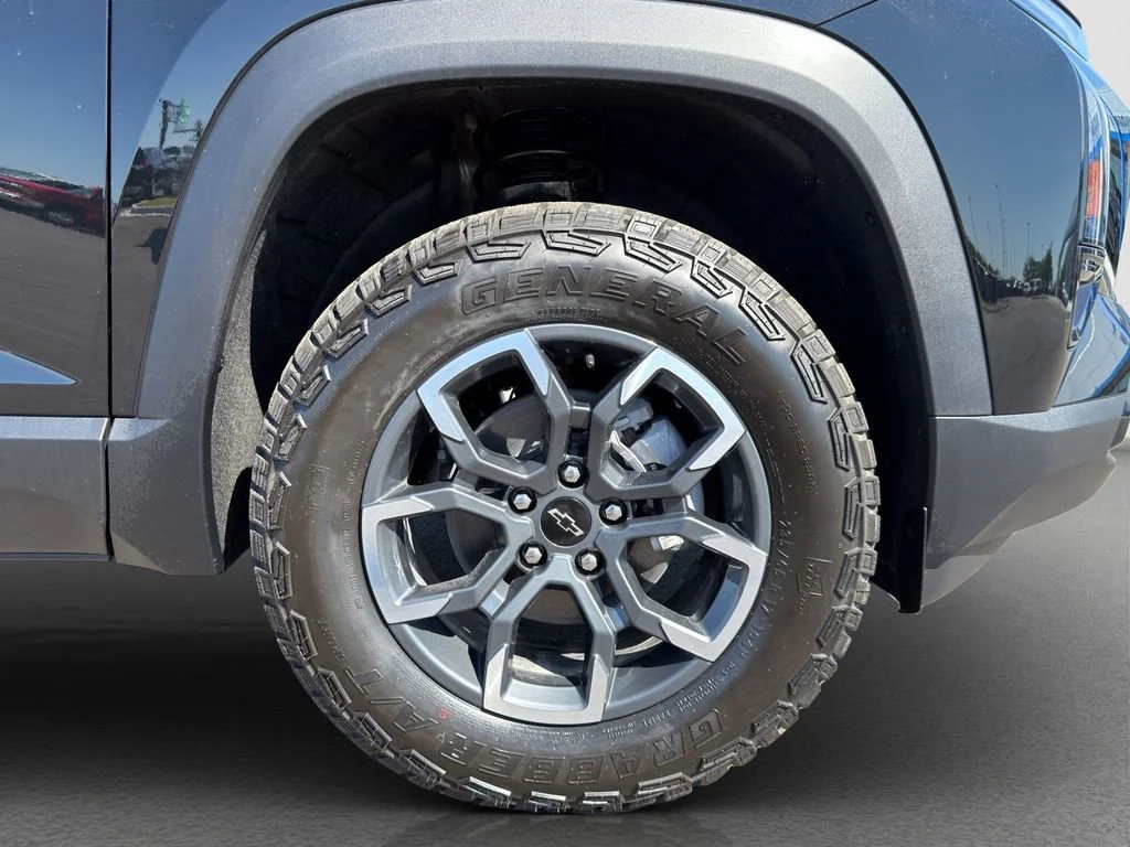 New 2026 Mosaic Black Metallic Chevrolet ACTIV image 22
