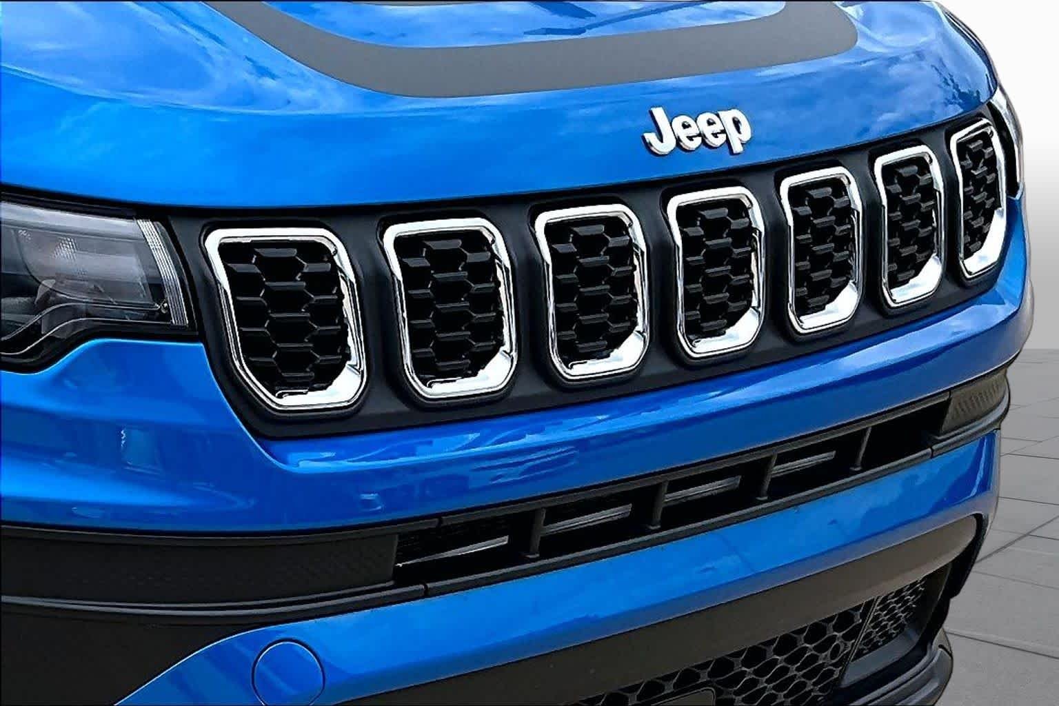 Used 2025 Hydro Blue Pearlcoat Jeep Sport image 30