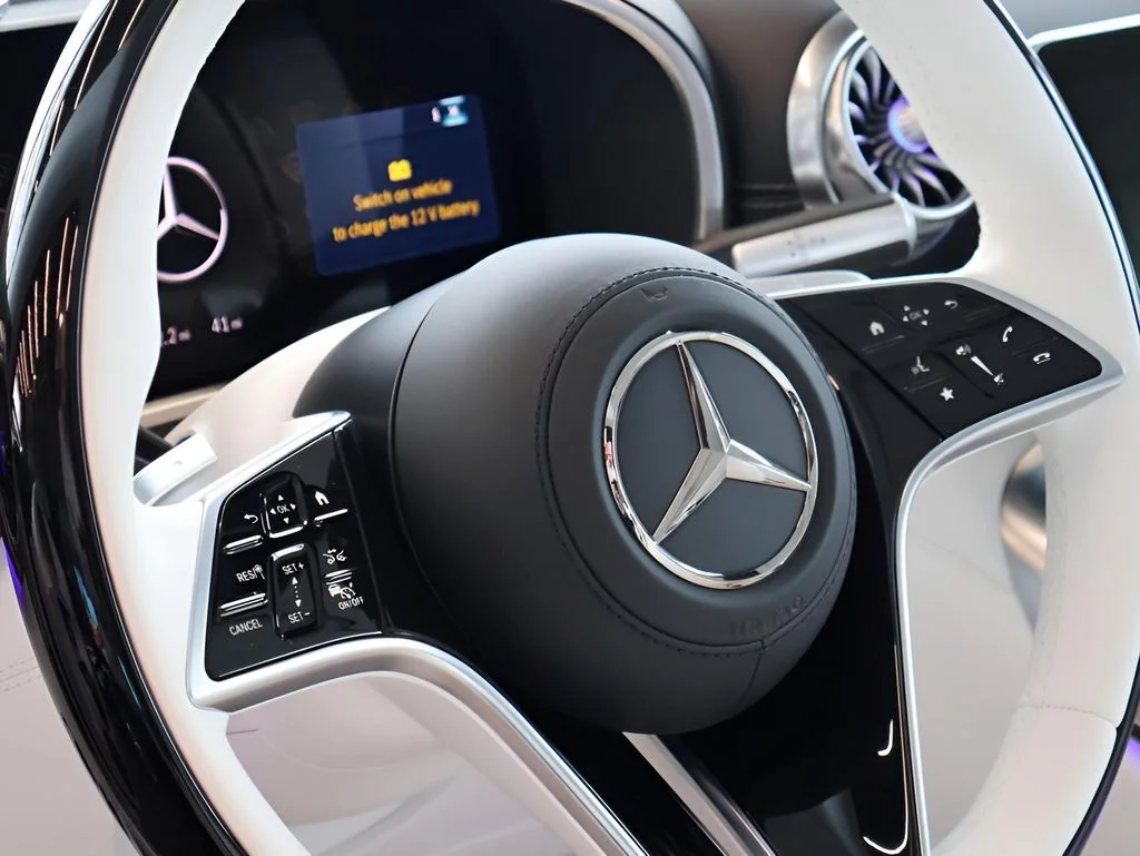 New 2026 MANUFAKTUR moonlight white magno (White Ambiance) Mercedes-Benz Maybach SL 680 image 31
