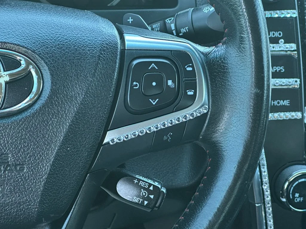 Used 2016 Silver Toyota SE image 20