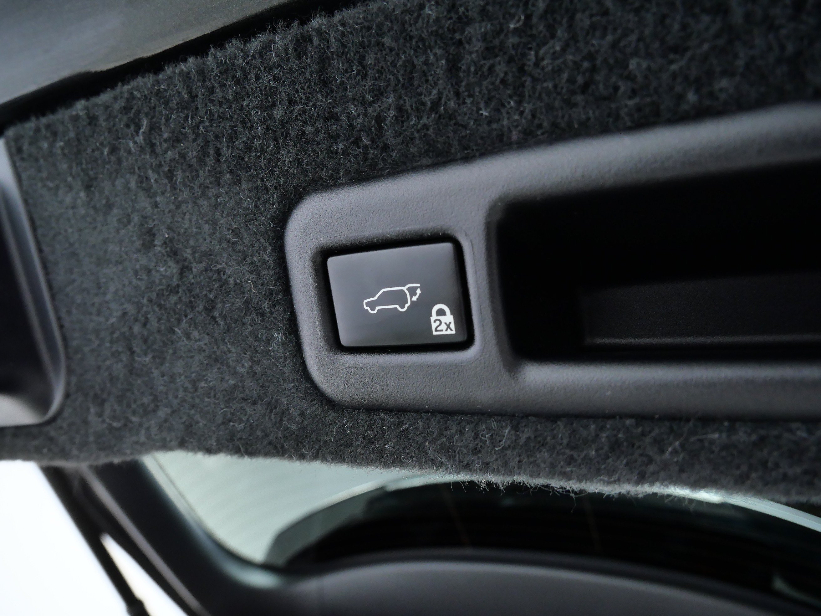 Used 2016 Black Lexus F Sport image 8