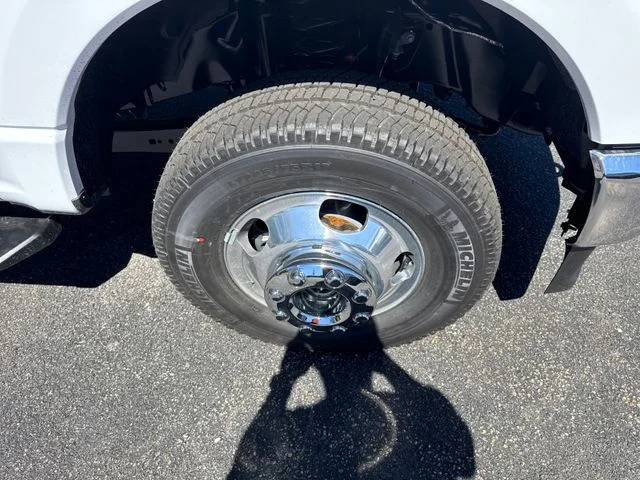 New 2026 Oxford White Ford F-350® XL image 15