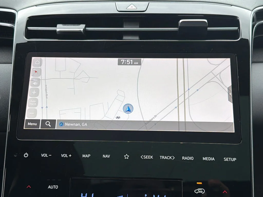 Used 2023 White Hyundai SEL Convenience image 29