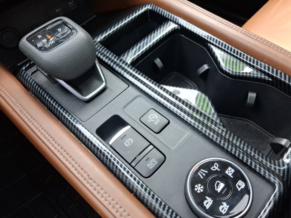 Used 2023 White Nissan Platinum image 18