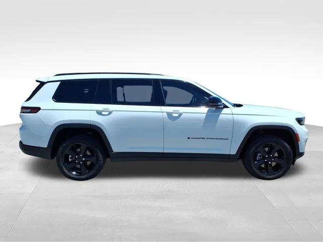 Used 2025 White Jeep Limited image 11