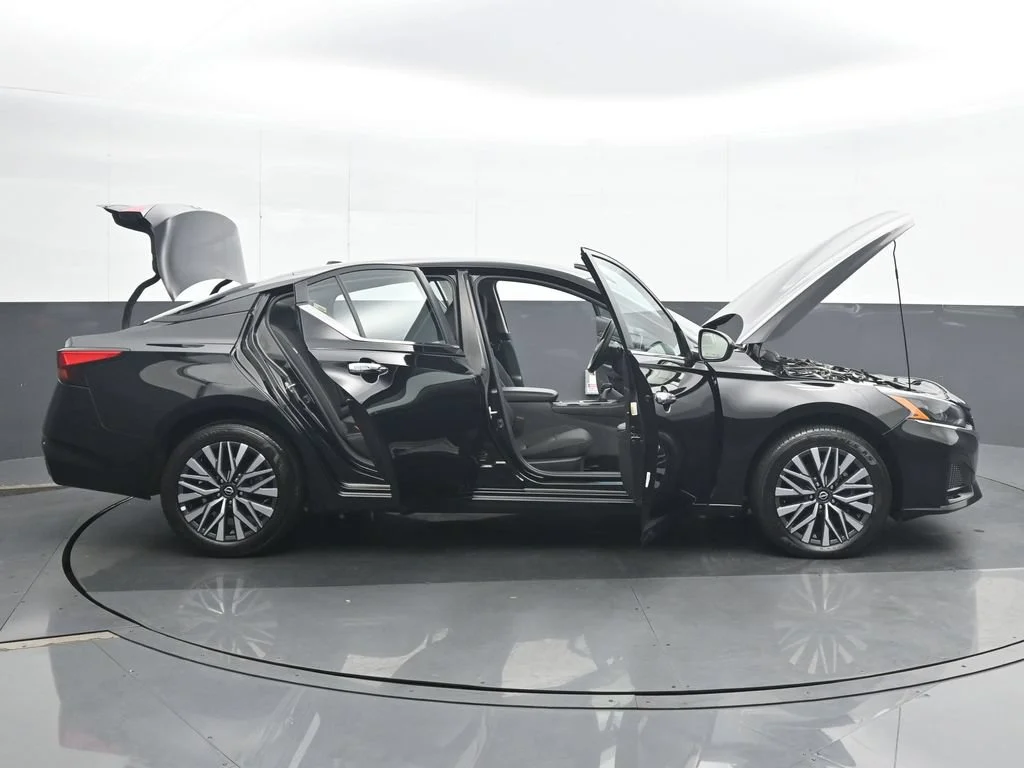 Used 2025 Black Nissan 2.5 SV image 36