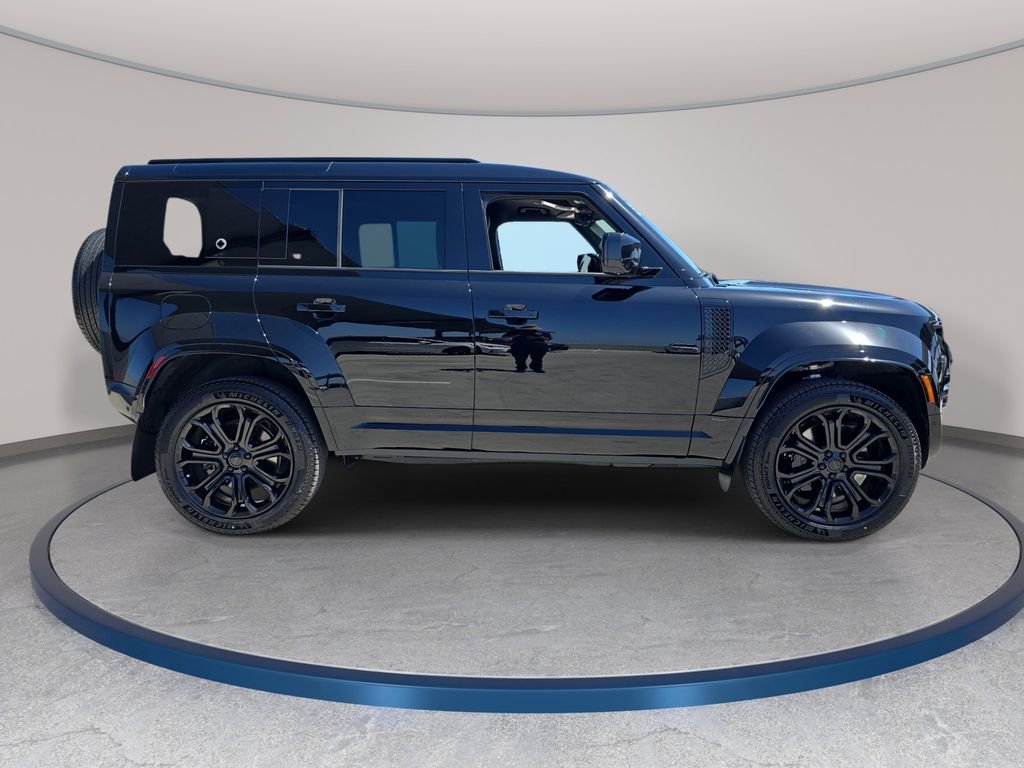 New 2026 Narvik Black Land Rover OCTA Black image 4