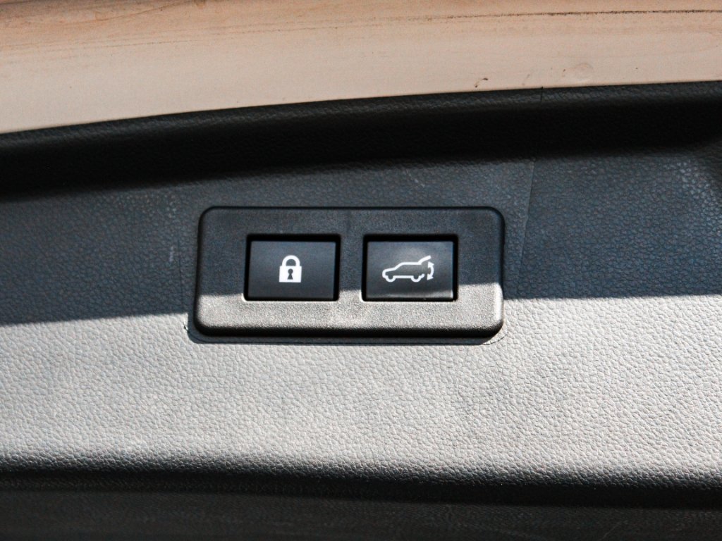 Used 2022 Crystal White Pearl Subaru Wilderness image 29