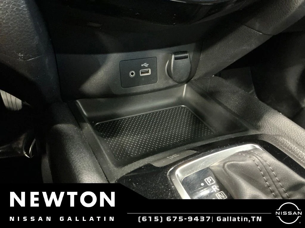 Used 2020 Brilliant Silver Metallic Nissan SV image 23