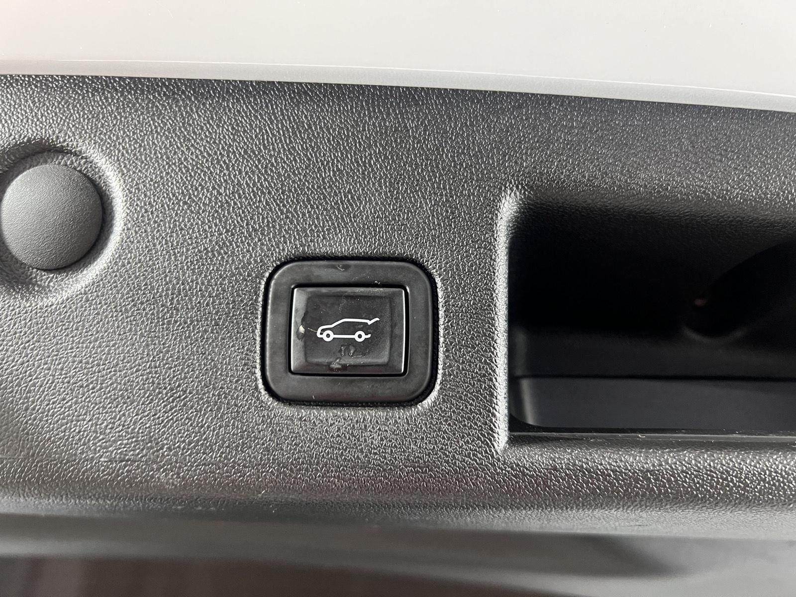 Used 2023 Summit White Chevrolet RS image 28