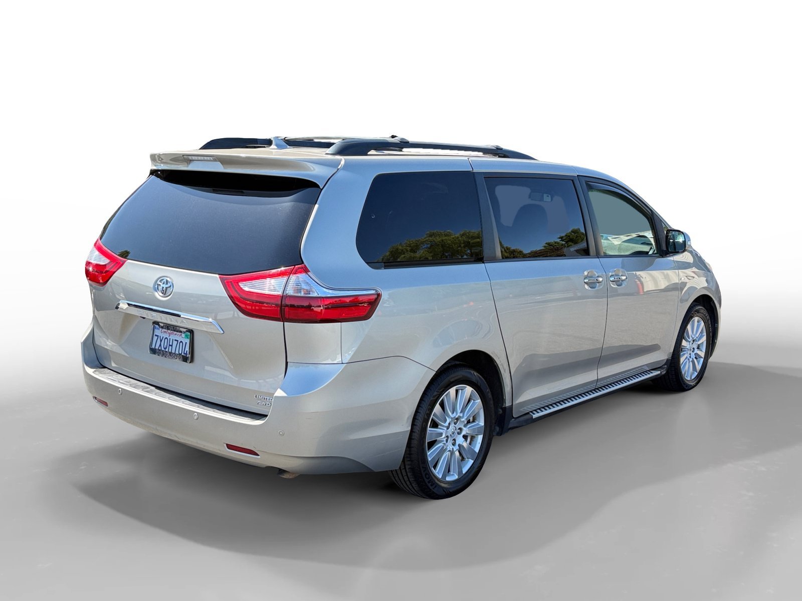Used 2017 Creme Brulee Toyota Limited Premium image 5