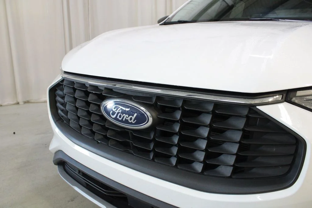 Used 2023 White Ford Active image 31