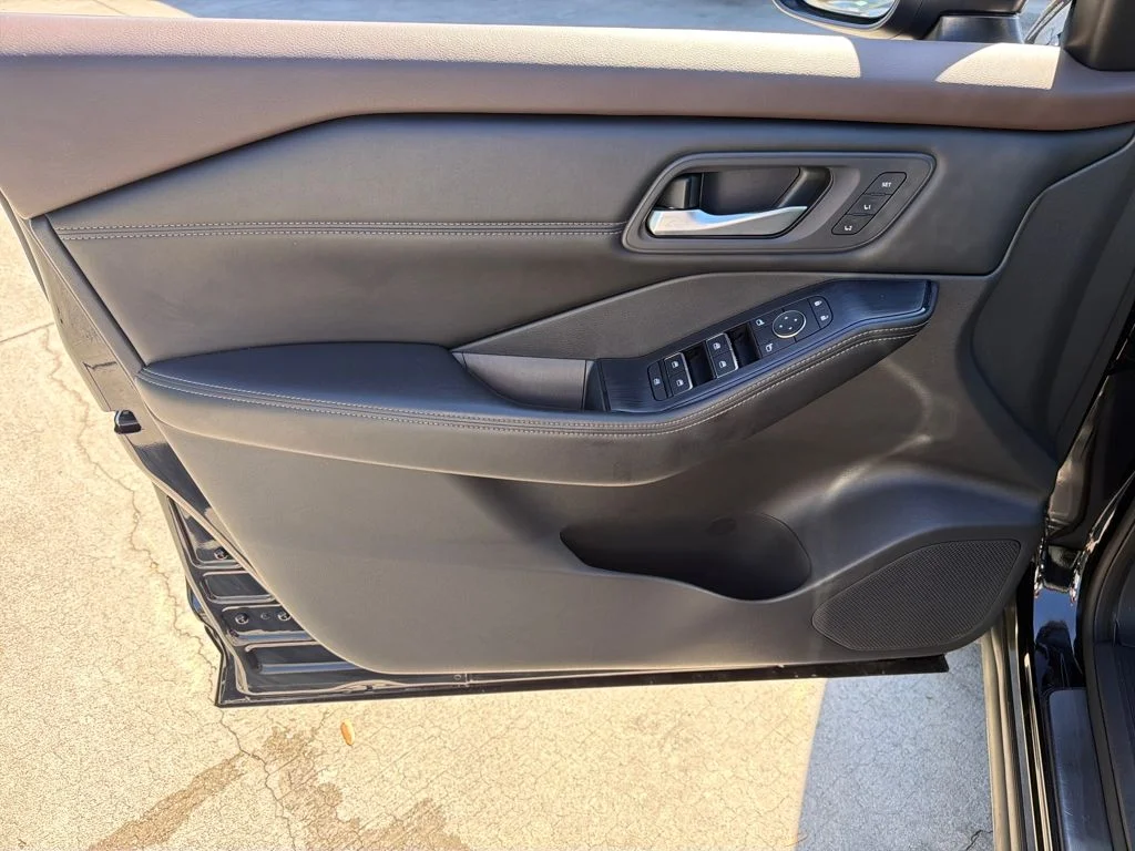 2023 Nissan Rogue SL - Photo 18
