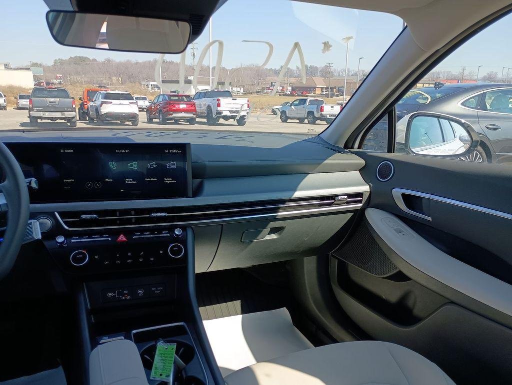 2025 Hyundai Sonata SEL - Photo 11