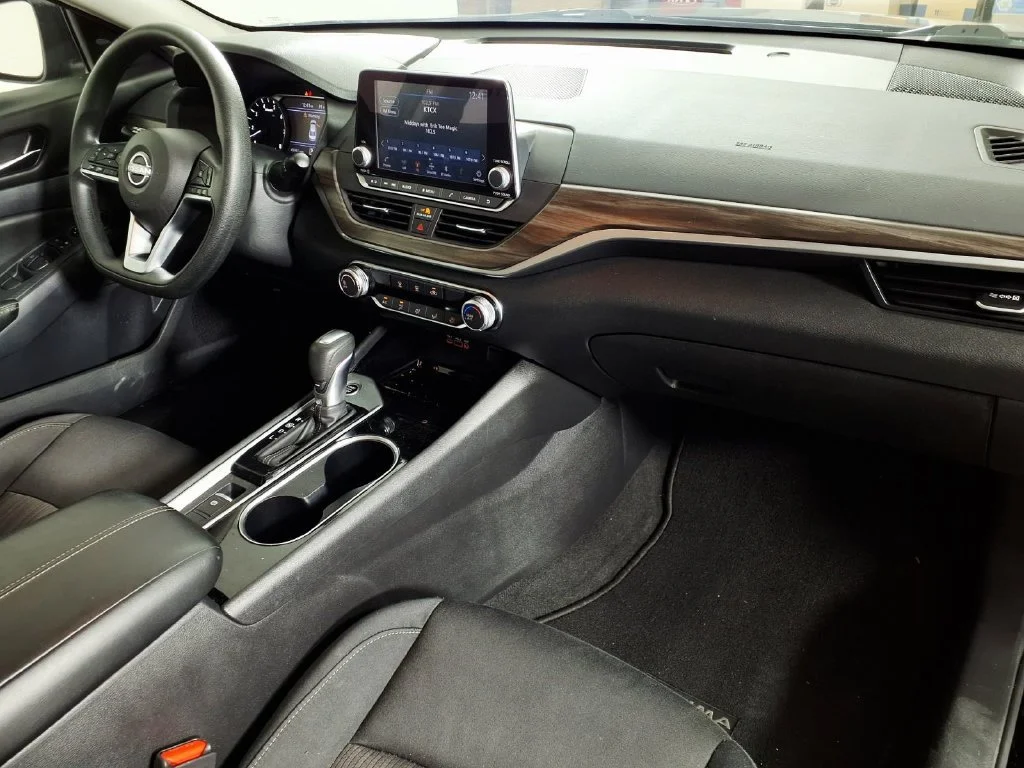 Used 2024 Super Black Nissan 2.5 SV image 14