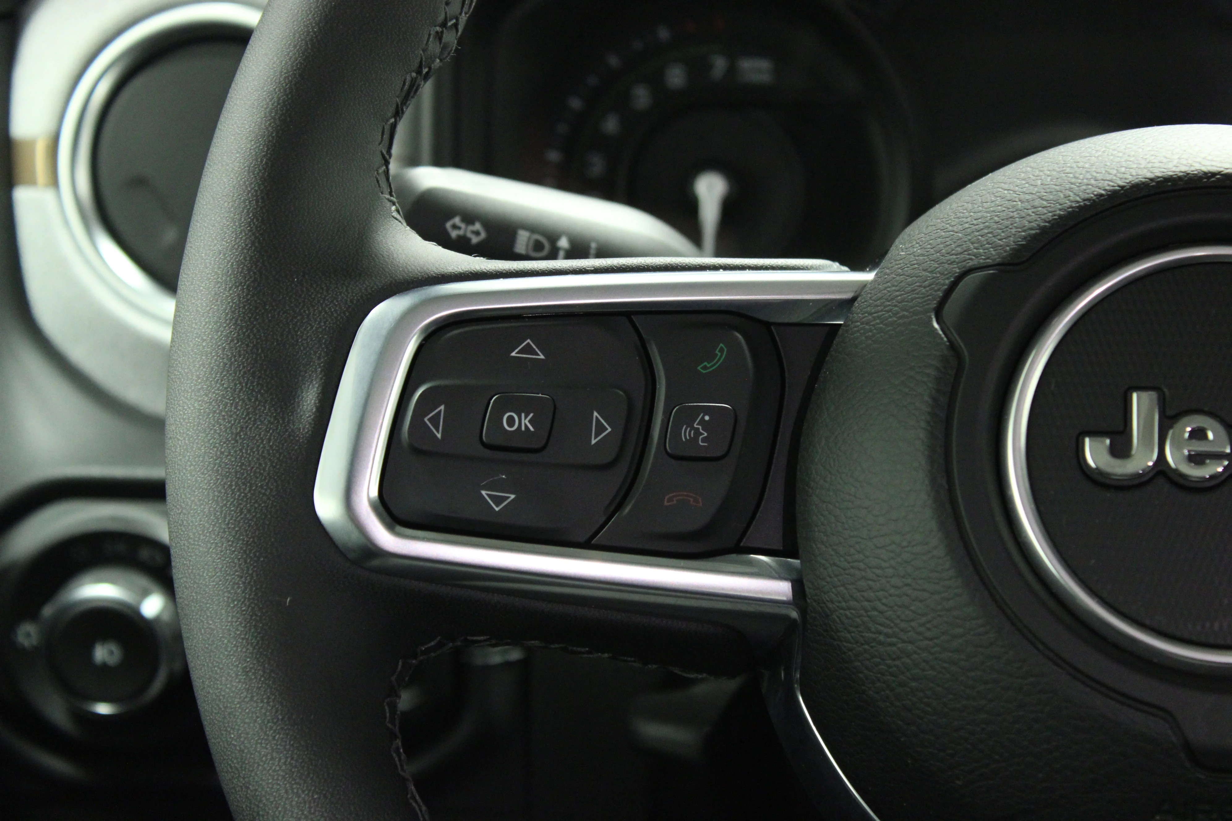 Used 2025 Black Clearcoat Jeep Sahara image 22