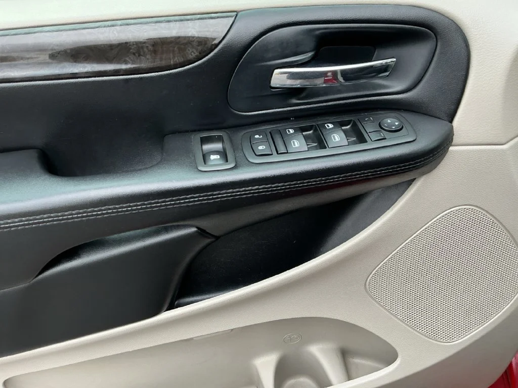 Used 2014 Red Dodge SXT image 14