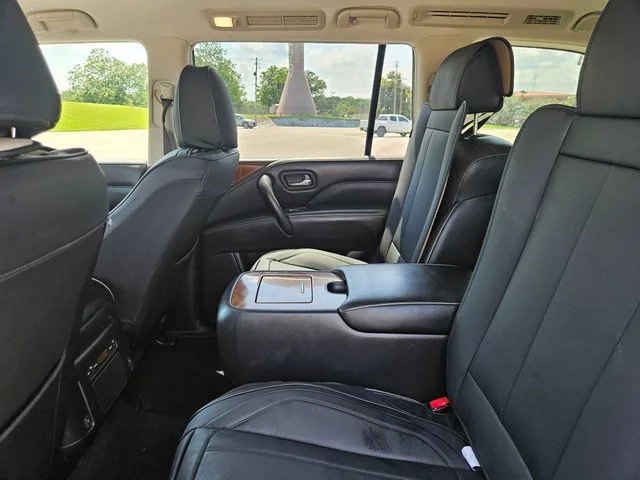 Used 2019 White INFINITI LUXE image 24