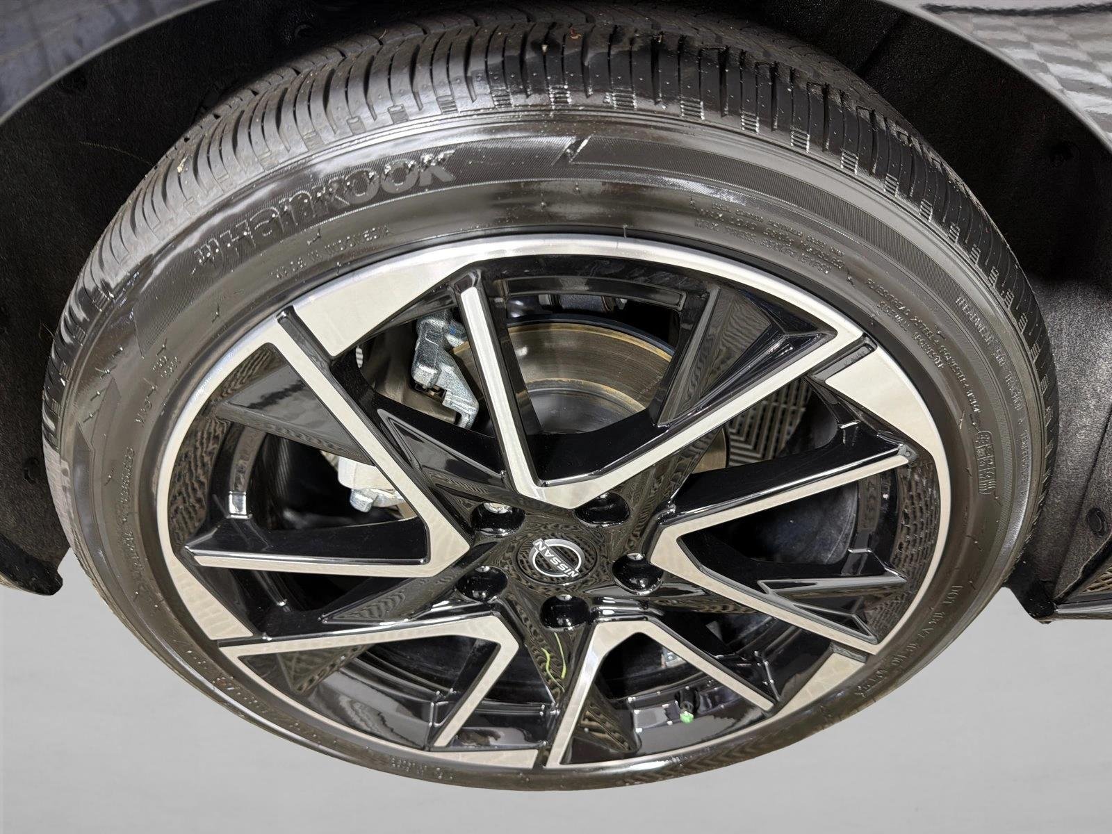Used 2025 Super Black Nissan SR image 17