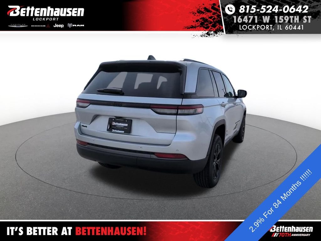 New 2026 Silver Zynith Exterior Paint Jeep Laredo Altitude image 7