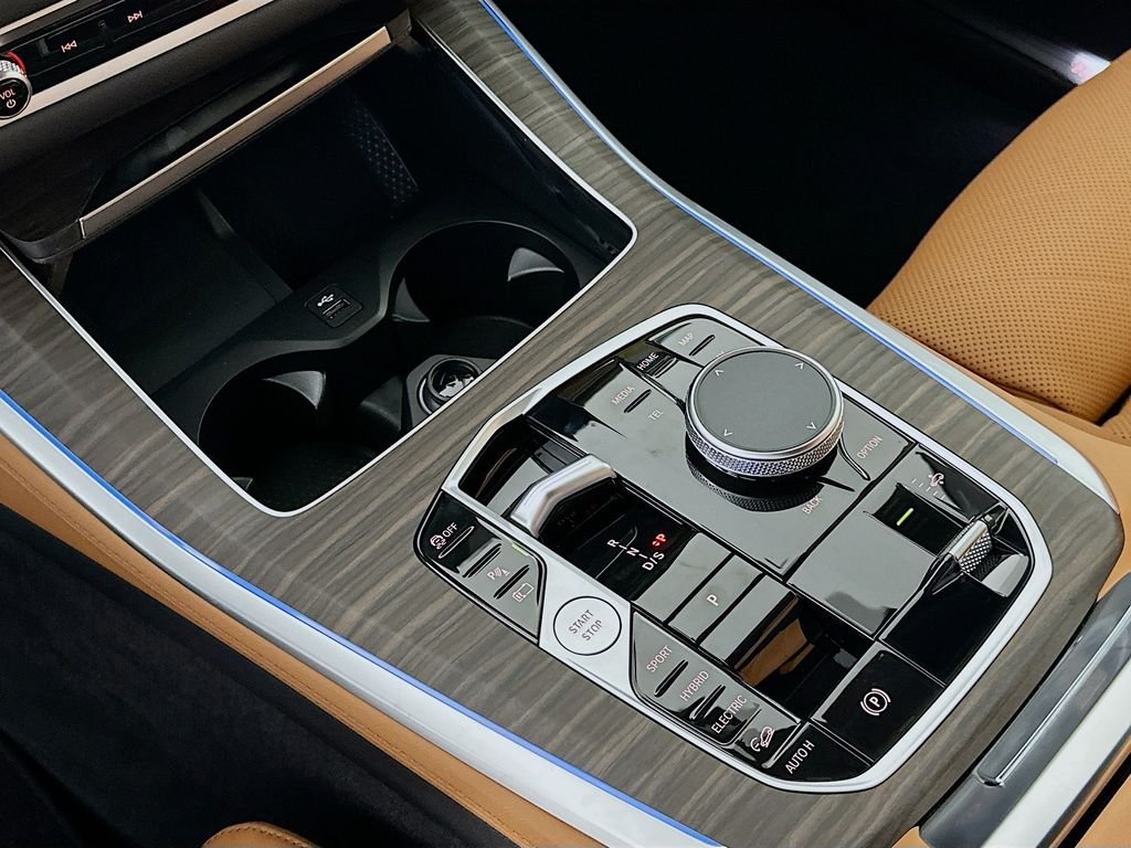 New 2026 Manhattan Green Metallic BMW xDrive50e image 15