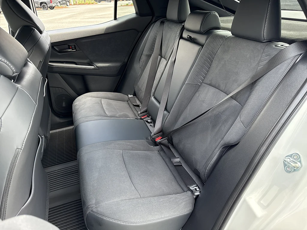 New 2026 Wind Chill Pearl w/Midnight Black Metallic Roof Toyota XSE image 20