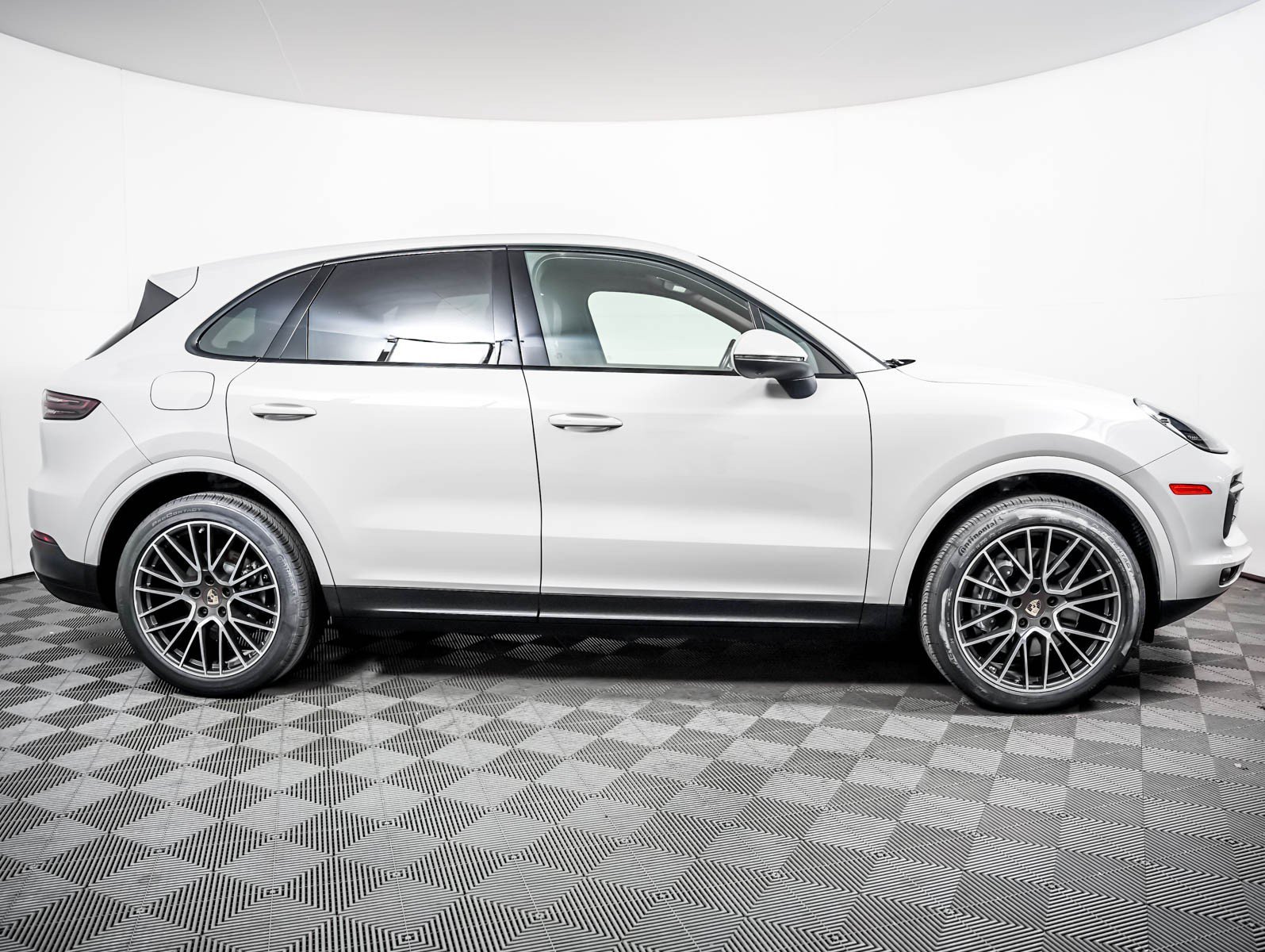 Certified Used 2023 CHALK Porsche  image 9