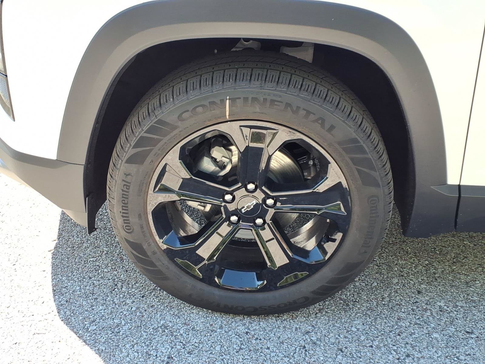 New 2027 Summit White Chevrolet LT image 19