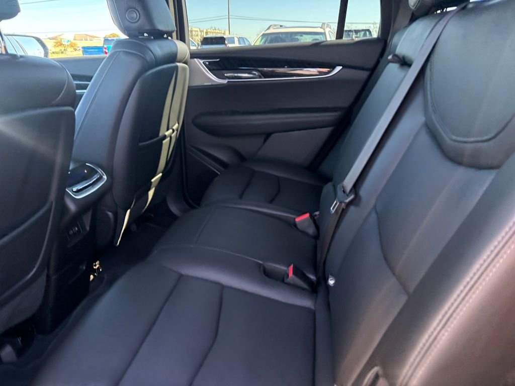 Used 2023  Cadillac Premium Luxury image 38