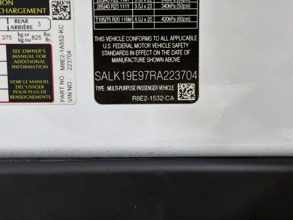 Certified Used 2024 White Land Rover Autobiography image 36