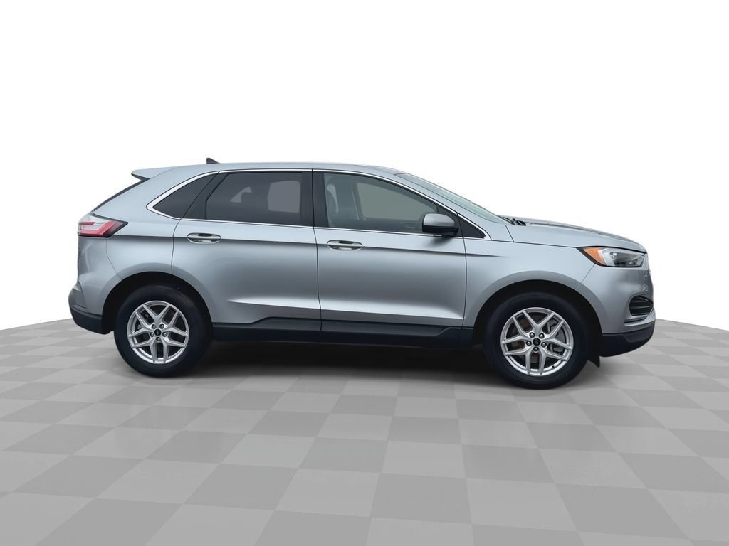 Used 2024 Silver Ford SEL image 10