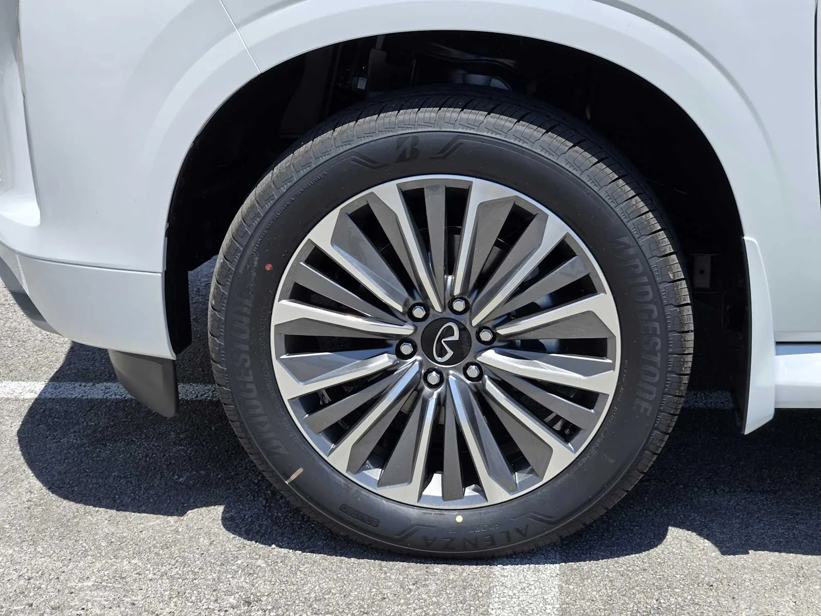 New 2026 RADIANT WHITE INFINITI Luxe 2WD image 7