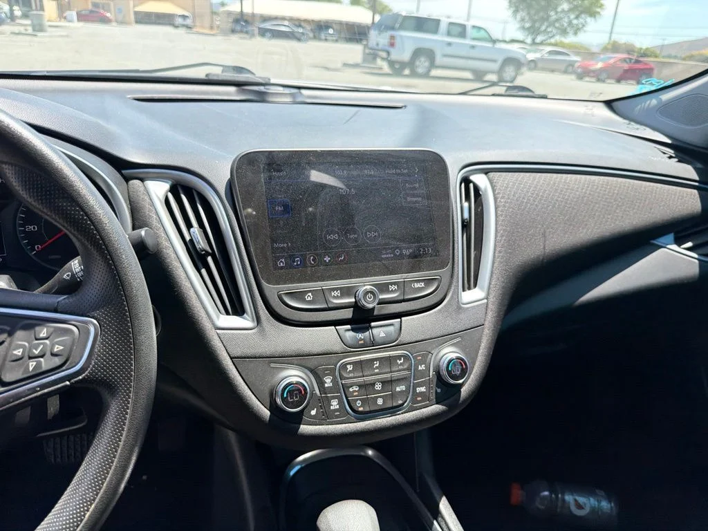 Used 2022 White Chevrolet LT image 13