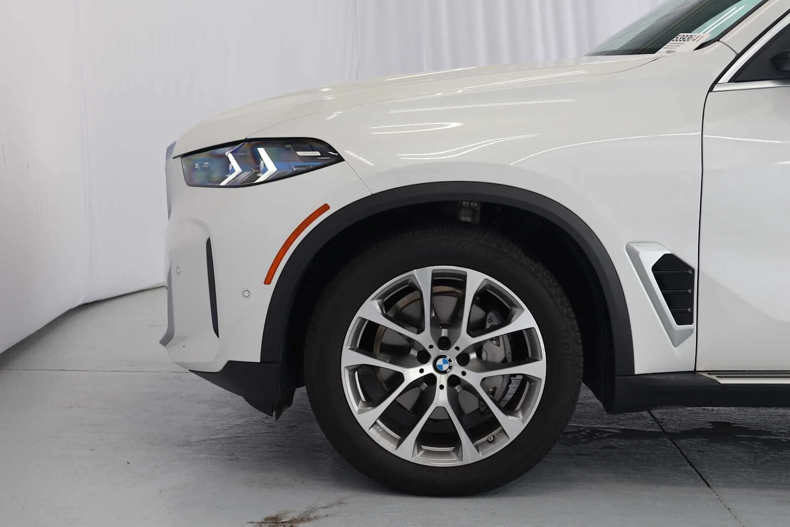 Certified Used 2026 Mineral White Metallic BMW xDrive40i image 10