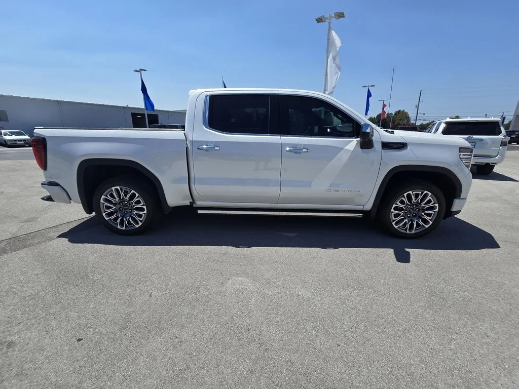 Used 2025 White Frost Tricoat GMC Denali Ultimate image 8