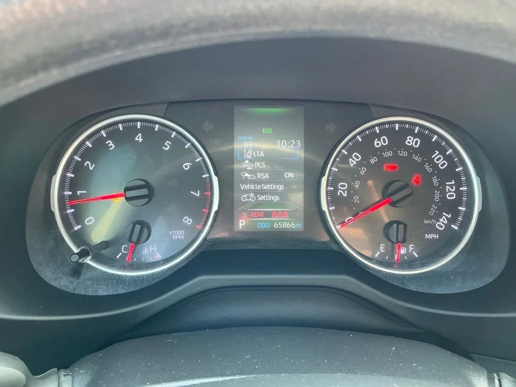 Used 2022 Silver Toyota LE image 35