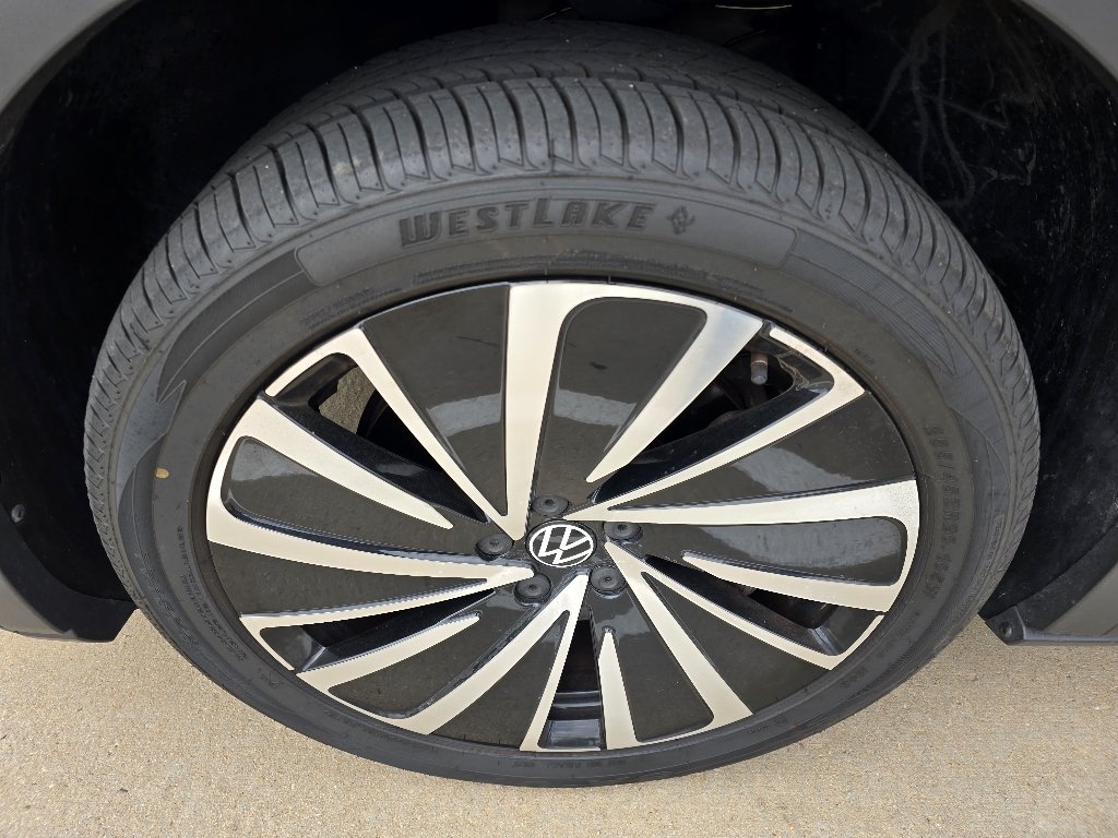 Used 2024 Deep Black Pearl Volkswagen Pro image 9