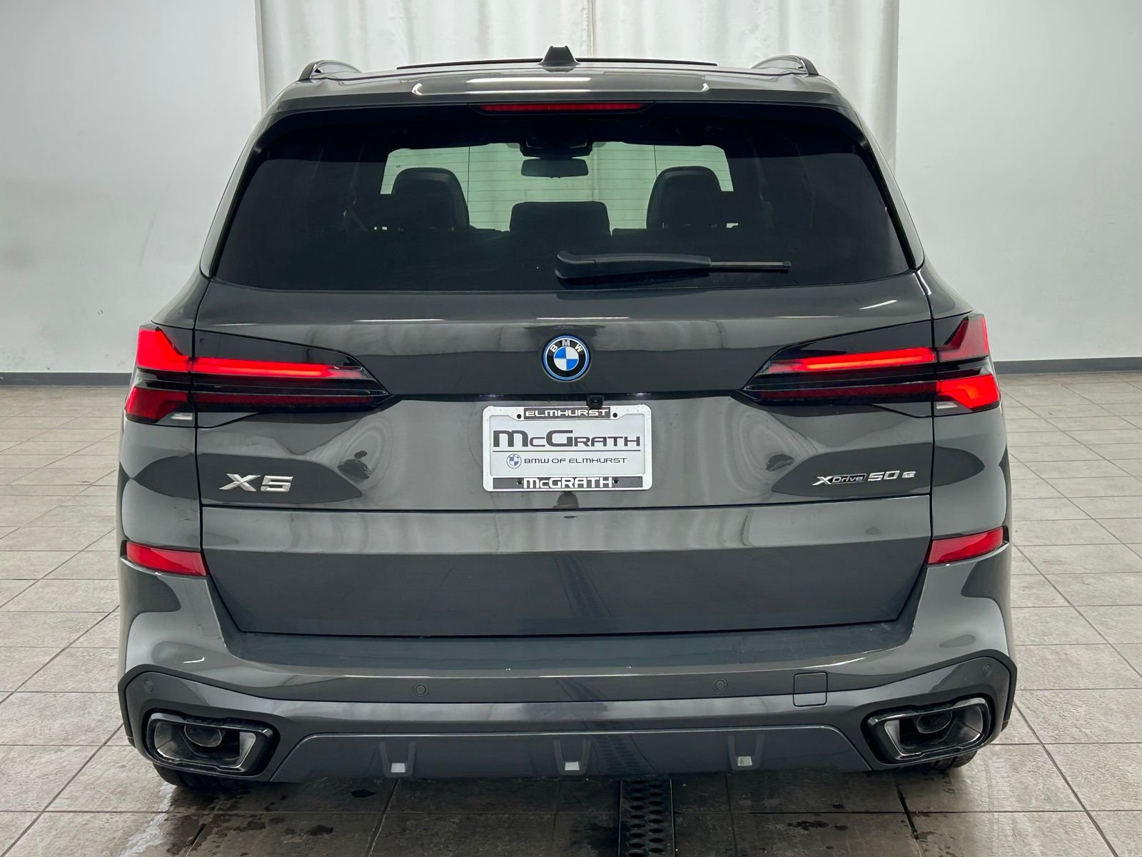 New 2026 Dravit Gray Metallic BMW xDrive50e image 4
