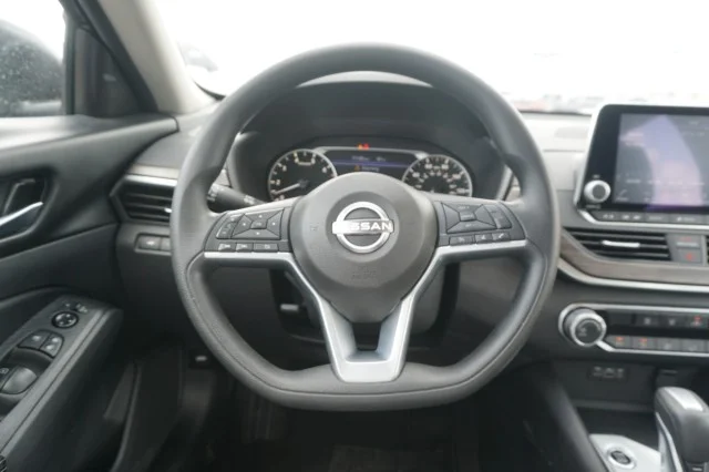 Used 2025 BLACK Nissan SV image 22