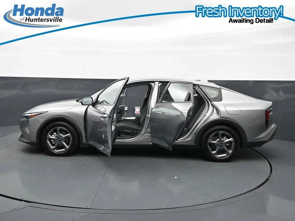 2025 Kia K4 LXS - Photo 38