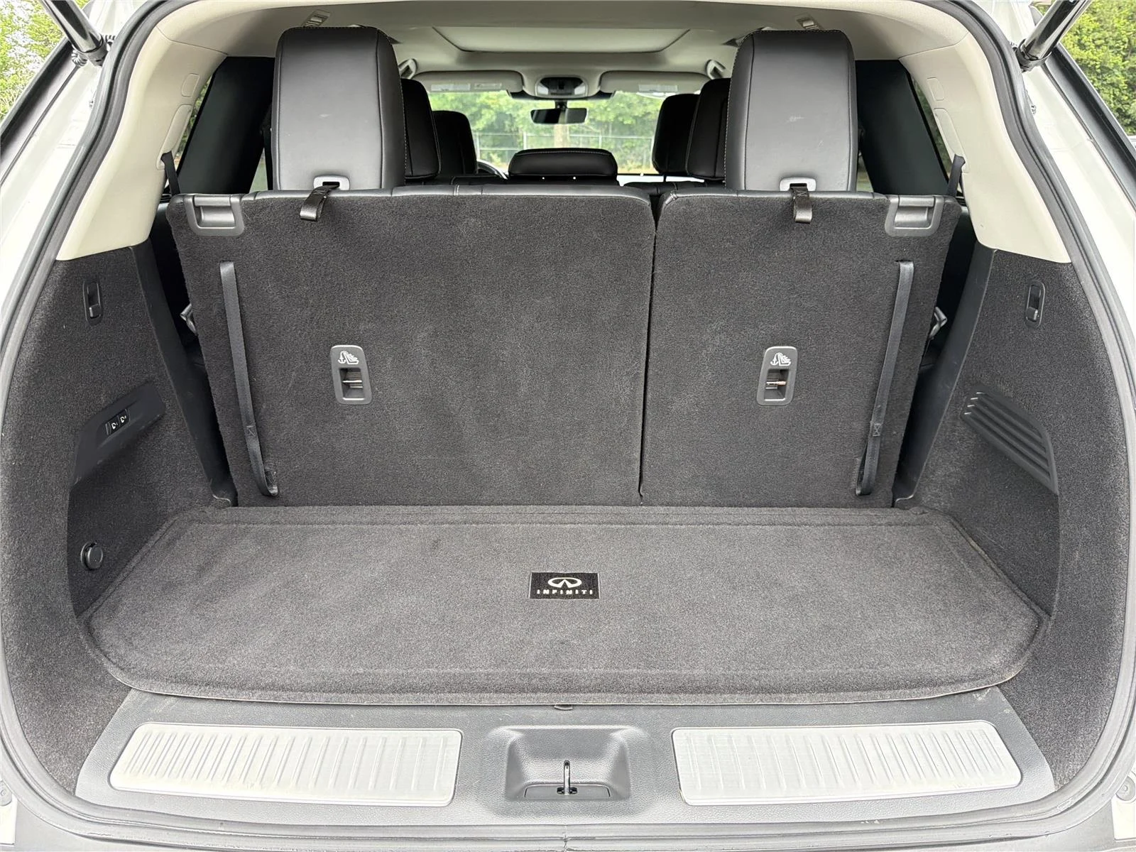 Certified Used 2023 Majestic White INFINITI SENSORY image 27